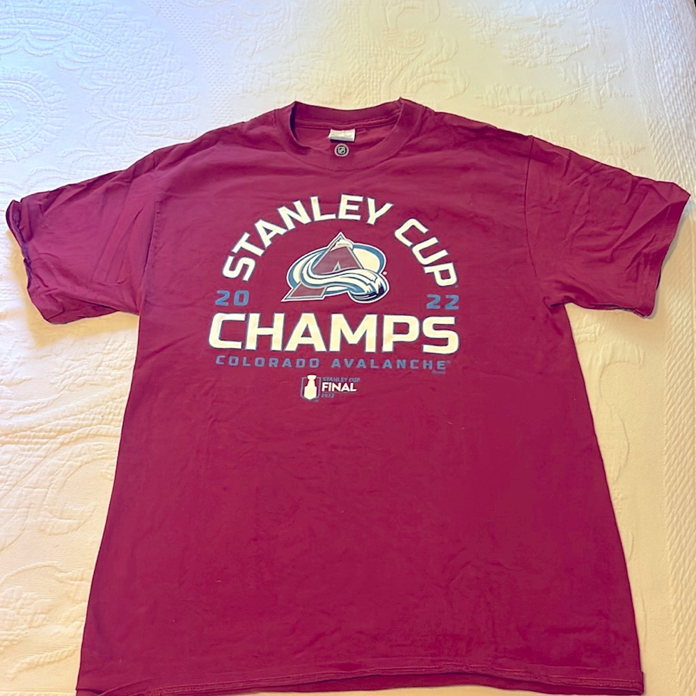 Colorado Avalanche 2022 Stanley Cup Champs T-shirt. Size M